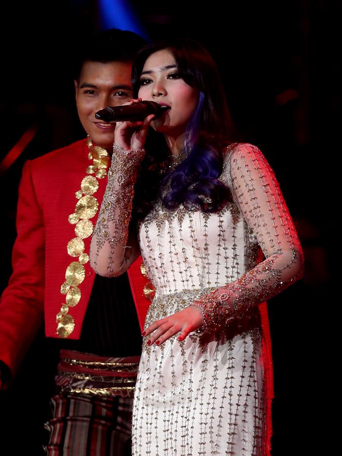 Isyana Sarasvati Bongkar 'Ritual Rahasia' Sebelum Manggung ...