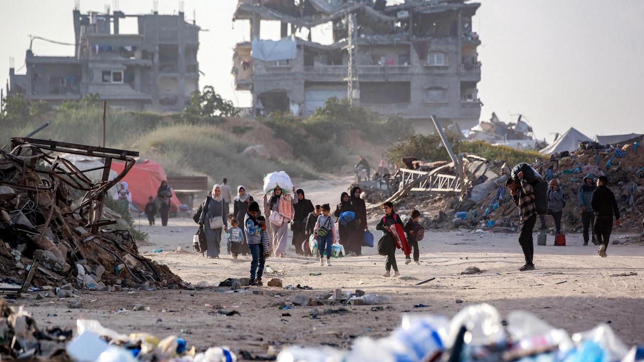 Warga Gaza Balik ke Pengungsian