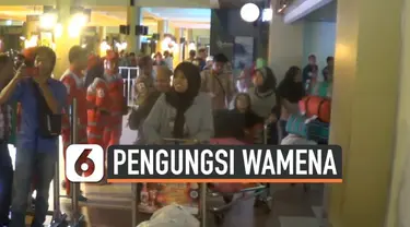 Puluhan pengungsi Wamena asal Sumatera Barat tiba di Padang. Ratusan warga lainnya kini masih tertahan di Bandara Sentani menunggu pesawat untuk keluar dari Papua.