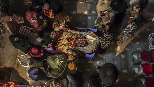 Tangis Di Pemakaman Korban Serangan Sekolah Peshawar Pakistan