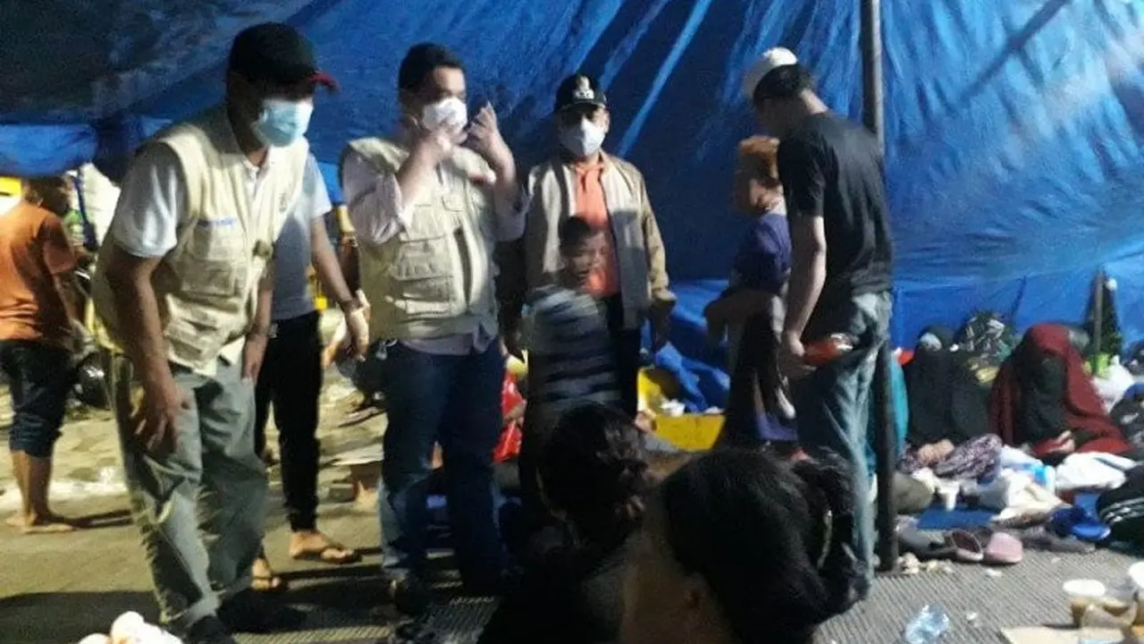 Wakil Gubernur DKI Jakarta Ahmad Riza Patria menyambangi lokasi kebakaran di  di Jalan Keadilan Dalam I Keagungan, Taman Sari, Jakarta Barat. (twitter @arizapatria)