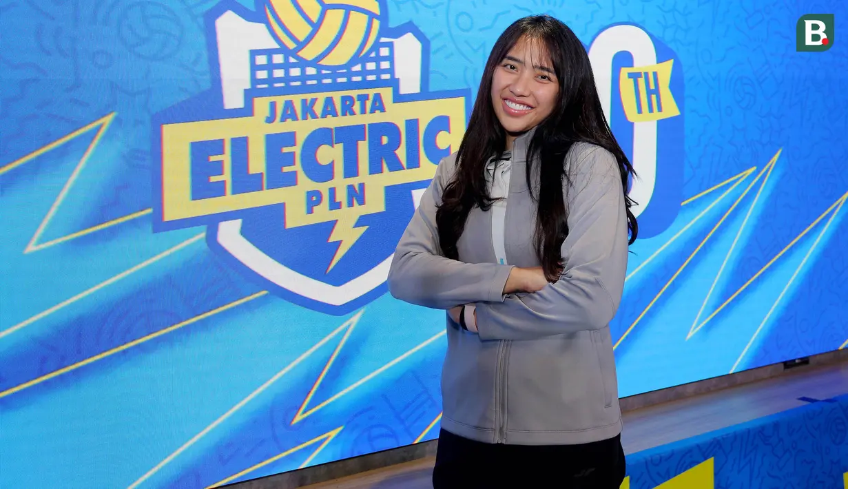 <p>Kapten tim Jakarta Elektrik PLN, Yolla Yuliana berpose setelah acara launching jersey, tim dan logo baru Jakarta Elektrik PLN untuk mengarungi PLN Mobile Proliga 2024 di Kantor Pusat PLN, Jakarta, Selasa (23/4/2024). (Bola.com/M Iqbal Ichsan)</p>