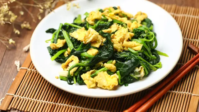 Tumis Bayam dan Telur