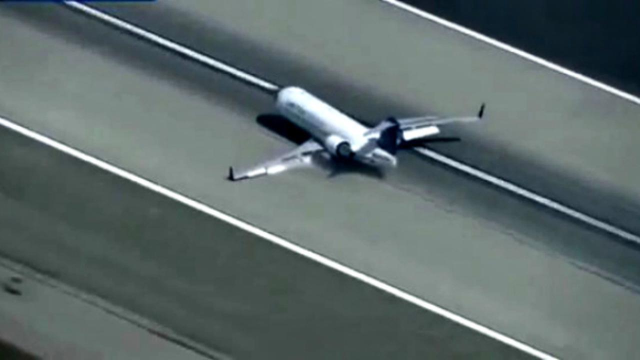 Pendaratan Darurat Pesawat Terbang di Bandara Los Angeles 