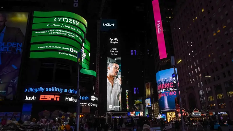 Wajah Aziz Hedra Muncul di New York Times Square, Jadi Satu-Satunya  Penyanyi Indonesia di Spotify Singles - ShowBiz Liputan6.com