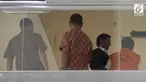 Saat diperiksa di KPK anak sulung Setnov, Rheza Herwindo sempat berpapasan dengan bapaknya.