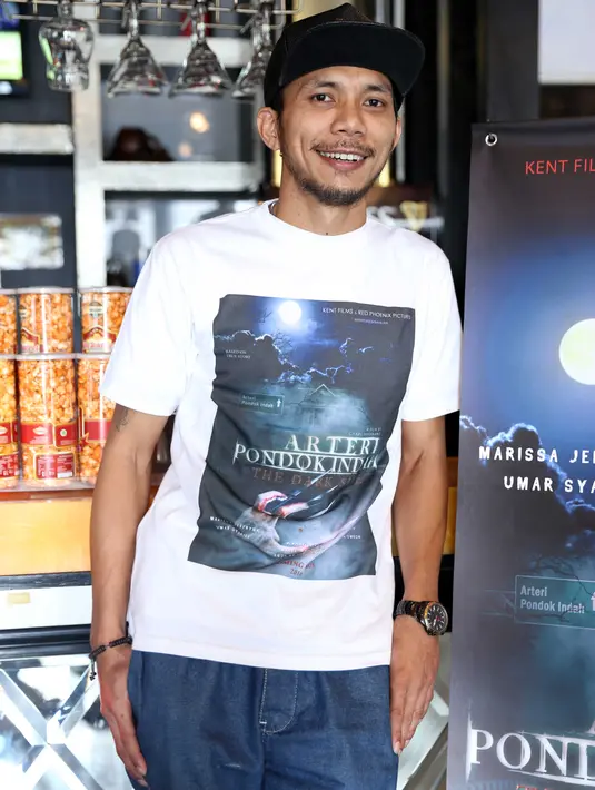 Ditemui di kawasan Sarinah, Jakarta Pusat, Kamis  (1/10/2015), Norman mengaku kaget sekaligus bersyukur mengenai kabar bahwa Farhat Abbas telah menyerahkan diri ke Polda Metro Jaya . (Nurwahyunan/Bintang.com)