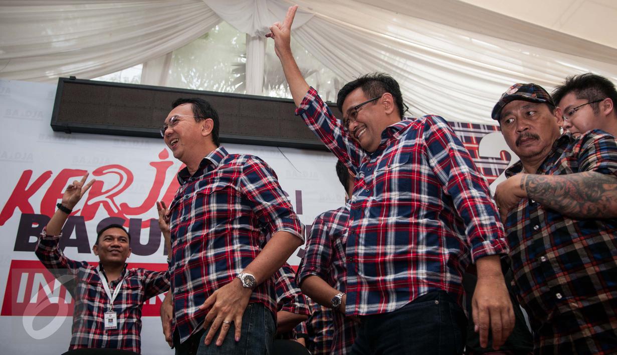 Paslon Gubernur DKI no urut 2, Basuki Tjahaja Purnama dan Djarot Syaiful Hidayat saat konferensi pers di Rumah Lembang, Jakarta, Rabu (15/2). Ahok mengingatkan pendukungnya untuk menunggu keputusan resmi dari KPUD DKI (Liputan6.com/Gempur M Surya)