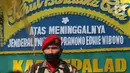 : Prajurit TNI berjaga di depan karangan bunga tanda duka cita atas meninggalnya mantan KSAD Jenderal TNI (Purn) Pramono Edhie Wibowo di kawasan Puri Cikeas, Kab Bogor, Jabar, Minggu (14/6/2020). Pramono Edhie Wibowo wafat di usia 65 tahun akibat serangan jantung. (Liputan6.com/Helmi Fithriansyah)