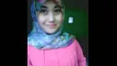 Tak mustahil jika kepopulerannya saat ini bisa mengantarkan si Satpol PP cantik, Nurul Habibah, menjadi artis terkenal. (Facebook.com)
