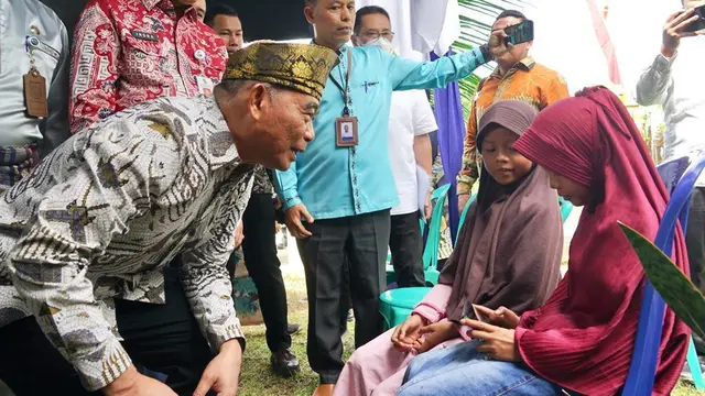 Menteri Koordinator Bidang Pembangunan Manusia dan Kebudayaan (Menko PMK) Muhadjir Effendy saat Dialog Penanganan Stunting Bersama Warga