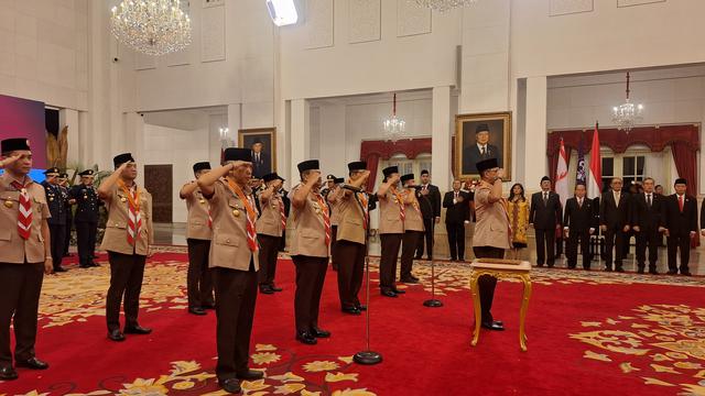 Pengukuhan Pengurus Kwartir Nasional (Kwarnas) Gerakan Pramuka Masa Bakti Tahun 2023-2028 oleh Presiden Joko Widodo (Jokowi) di Istana Negara Jakarta, Jumat (5/4/2024).