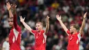 Pemain Swiss Nico Elvedi bersama rekan satu timnya melakukan selebrasi usai pertandingan sepak bola babak 32 besar Piala Dunia antara Swiss dan Aljazair di Vancouver, British Columbia, Kamis, (02/07/2026). (AP Photo/Lindsey Wasson)
