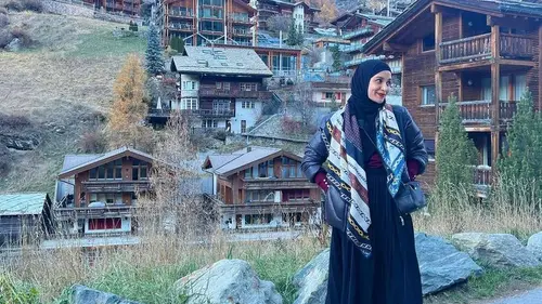8 Potret Gaya Shireen Sungkar Liburan di Eropa, Ibu 3 Anak Tetap Modis