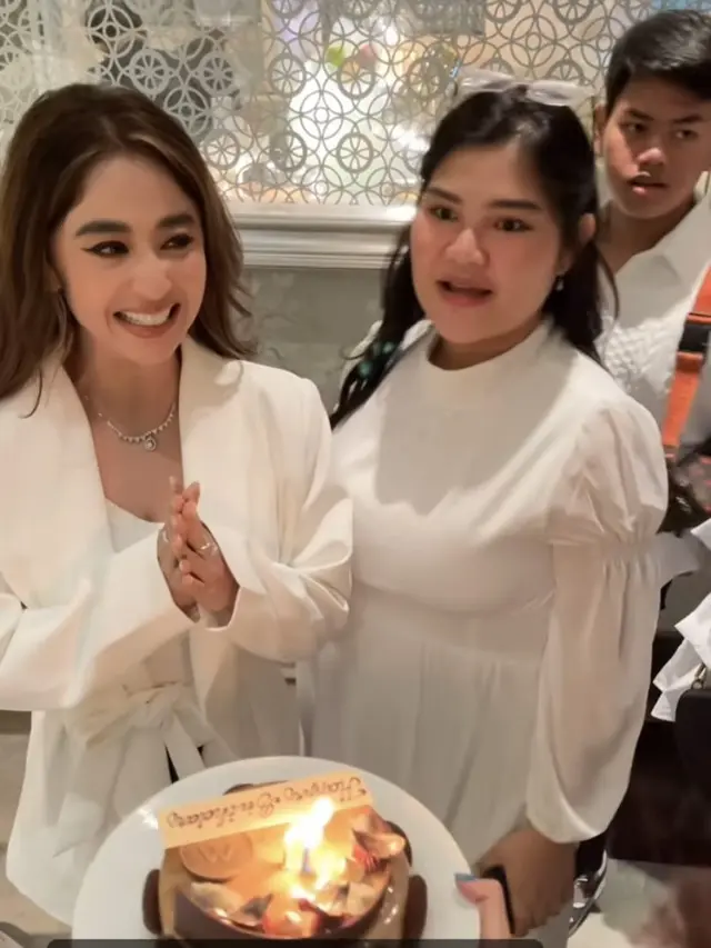 Ultah Artis Bulan Desember