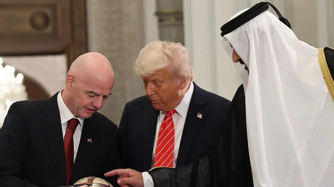 Presiden FIFA, Gianni Infantino, bersama Presiden Amerika Serikat, Donald Trump.