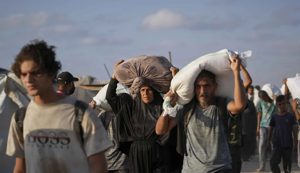 Sebelumnya, Badan Pangan Dunia memerlukan 100 truk untuk mengangkut bantuan kemanusiaan masuk ke wilayah Gaza setiap hari. (AP Photo/Jehad Alshrafi)