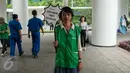 Aktivis Greenpeace Indonesia saat mengelar aksi damai di kawasan kantor HSBC, kompleks World Trade Center (WTC) I, Jakarta, Kamis (9/2). (Liputan6.com/Gempur M Surya)