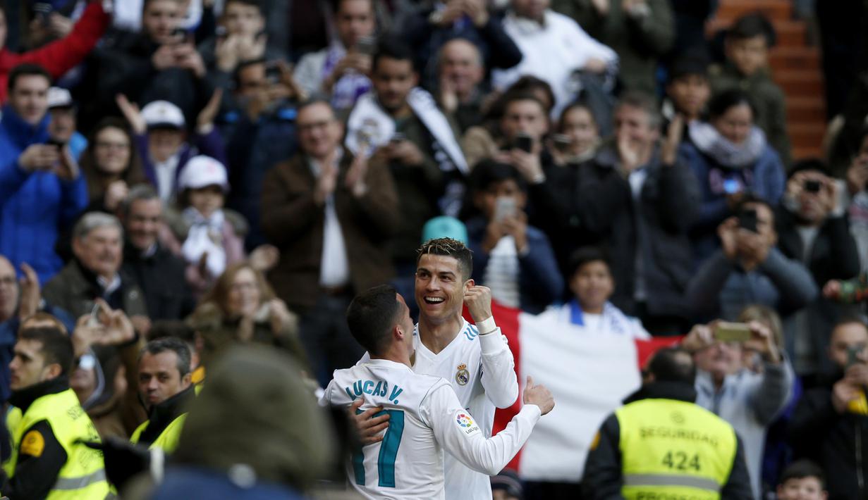 Ekspresi pemain Real Madrid, Cristiano Ronaldo merayakan gol ke gawang Alaves pada La Liga Santander di Santiago Bernabeu stadium, Madrid, (24/2/2018). Real Madrid menang 4-0. (AP/Francisco Seco)
