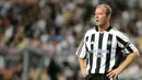 3. Alan Shearer (Newcastle United) – Keputusan Ruud Gullit mencadangkan pria asal Inggris ini saat laga kontra Sunderland berbuntut panjang. Gullit tidak hanya bersitegang dengan sang pemain tapi juga menjadi musuh fans Newcastle United. (AFP/Samantha Sin)