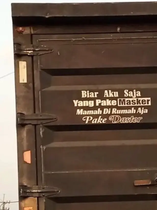 6 Tulisan di Belakang Truk Demi Istri Ini Romantis, Bikin Baper