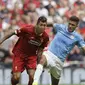 Gelandang baru Manchester City, Rodri berusaha merebut bola dari striker Liverpool pada pertandingan Community Shield di Wembley stadium, London (4/8/2019). Rodri 23 tahun didatangkan City dari Atletico Madrid senilai 62,6 juta pound sterling (Rp 1,11 triliun). (AP Photo/Kirsty Wigglesworth)