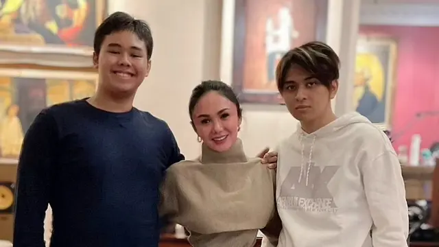 6 Momen Yuni Shara Rayakan Ulang Tahun Anak Bareng Mantan Suami, Kompak