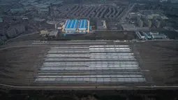 Foto udara menunjukkan kereta terparkir di Wuhan, Provinsi Hubei, China tengah (10/2/2020). Demi mengendalikan penyebaran wabah pneumonia coronavirus baru (novel coronavirus pneumonia/NCP), kereta keberangkatan dan kedatangan di Provinsi Hubei ditangguhkan atau dijadwalkan ulang. (Xinhua/Xiao Yijiu)