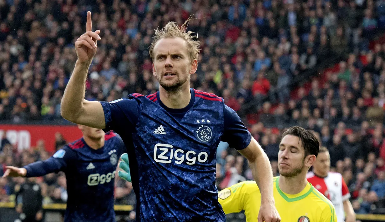 Siem de Jong. Alumnus akademi Ajax ini dipinang Newcastle United selama 3 musim, mulai 2014/2015. Hanya tampil 26 kali dalam 2 musim, di musim ketiganya ia sempat dipinjamkan ke PSV. Pada 2017/2018 ia kembali ke Ajax dan tampil dalam 25 laga dan mencetak 8 gol dan 4 assist. (AFP/ANP/Olaf Kraak)