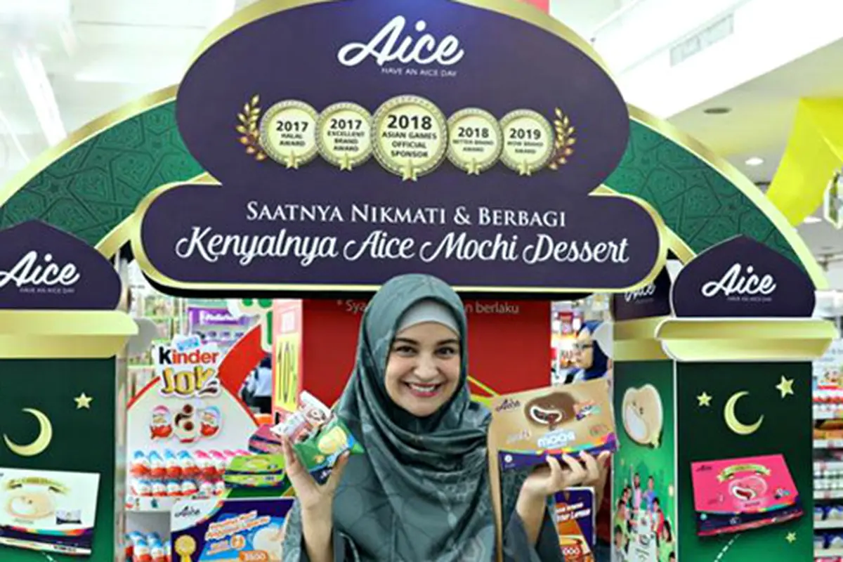 Jadi Pejuang Senyum, 9 Selebriti Ini Bagi-Bagi Hadiah Menarik Buat Netizen!