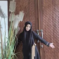 Artis populer tahun 1990-an hingga 2000-an, Jihan Fahira sudah lama tak terlihat di layar kaca. Setelah menikah dengan Primus Yustisio, bintang sinetron tersanjung itu perlahan mengurangi kegiatannya di dunia entertainment. [Instagram/jihanfahirareal]