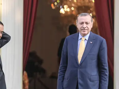 Presiden Joko Widodo menyambut Presiden Turki Recep Tayyip Erdogan di Istana Merdeka, Jakarta, Jumat (31/7/2015). Kunjungan kenegaraan ini membahas kerja sama ekonomi, pemberantasan terorisme. (Liputan6.com/Faizal Fanani)