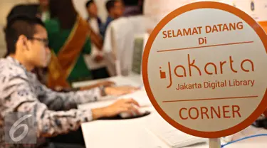 Gerakan Baca Buku Bareng diluncurkan di Gedung Balai Kota, Jakarta, Selasa (17/5). Gerakan tersebut dirancang untuk mengajak warga berperan aktif meningkatkan minat baca. (Liputan6.com/Immanuel Antonius) 