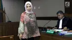 Marketing Manager PT Humpuss Transportasi Kimia (HTK), Asty Winasti saat menjalani sidang pembacaan dakwaan di Pengadilan Tipikor, Jakarta, Rabu (19/6/2019). Asty Winasti didakwa melakukan suap terhadap mantan anggota DPR dari Fraksi Golkar Bowo Sidik Pangarso. (Liputan6.com/Helmi Fithriansyah)