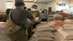 Selain logistik, para pengungsi Gunung Agung di Gor Swecapura juga disuguhi berbagai macam hiburan. 