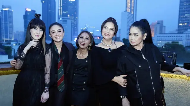Genap Berusia 62 Tahun, Ini 7 Transformasi Vina Panduwinata yang Tetap Memesona