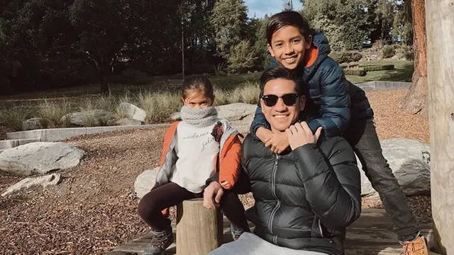 Ditinggal Nana Mirdad Liburan, Ini 7 Momen Andrew White saat Asuh Anak