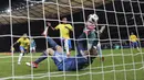 Striker Brasil, Gabriel Jesus, mencetak gol ke gawang Jerman pada laga persahabatan di Stadion Olympiastadion, Berlin, Selasa (27/3/2018). Jerman takluk 0-1 dari Brasil. (AP/Michael Sohn)