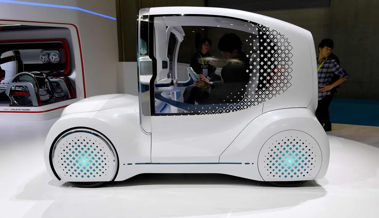 Mobil konsep Toyota-Wonders Capsule Toyota Auto Body dipamerkan selama Tokyo Motor Show 2017 di Tokyo, Jepang (25/10). Pameran ini dimulai 25 Oktober sampai dengan 5 November 2017. (AFP Photo/Toshifumi Kitamura)