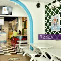 Nggak perlu jauh-jauh pergi ke Taiwan untuk mencicipi minuman milk tea yang enak. Kamu bisa langsung saja mampir ke Pantai Indah Kapuk. (Bintang.com/Daniel Kampua)