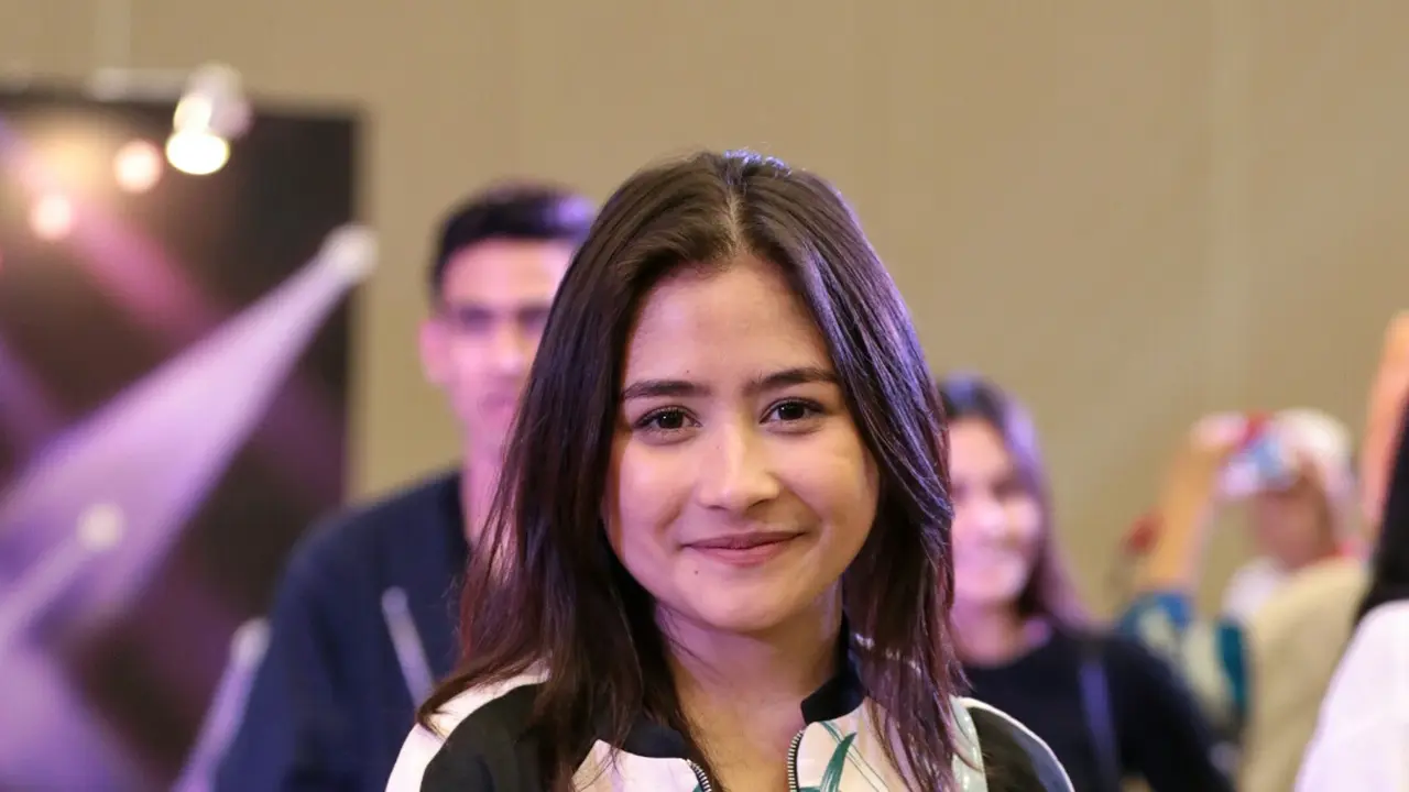 [Bintang] Prilly Latuconsina