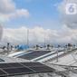 Panel surya terpasang di Danone - Aqua Mambal, Badung, Bali, Rabu (31/8/2022). Panel surya yang baru saja diresmikan oleh Menteri Koordinator Bidang Kemaritiman dan Investasi Luhut Binsar Pandjaitan ini guna mendukung energi hijau serta rangkaian memperkuat pelaksanaan G20 dalam transisi energi berkelanjutan. (Liputan6.com/Johan Tallo)