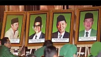 Deretan foto para Ketua Umum PPP terpampang di arena Sidang Paripurna III Muktamar VII PPP di Hotel Panghegar, Bandung, Jawa Barat. (ANTARA)