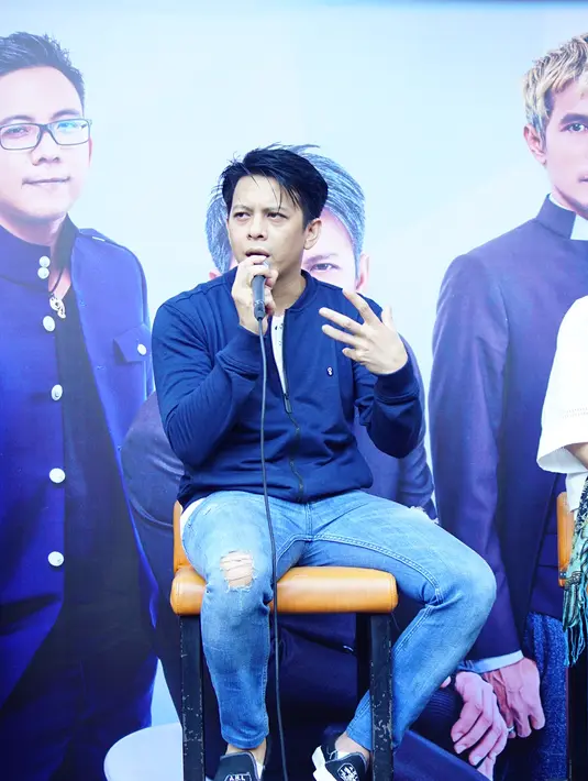 Berbeda dengan album sebelumnya yang lebih banyak di dalam ruangan. Proses karantina itu tidak membuat para personel NOAH berpikir liar. Bahkan cenderung stress. (Syaiful Bahri/Bintang.com)