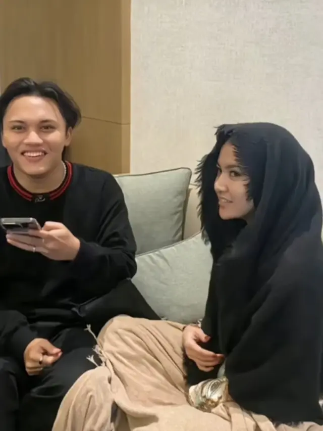 Mahalini Berhijab