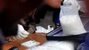 Dari para tersangka berhasil diamankan barang bukti sabu sebesar 69,315 gram atau total 70 kg, dan bila dirupiahkan senilai Rp138,63 miliar, Jakarta Timur, Selasa (14/10/2014) (Liputan6.com/Johan Tallo)