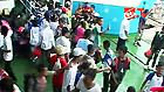 Pemudik Berebut Kapal di Pelabuhan Ambon