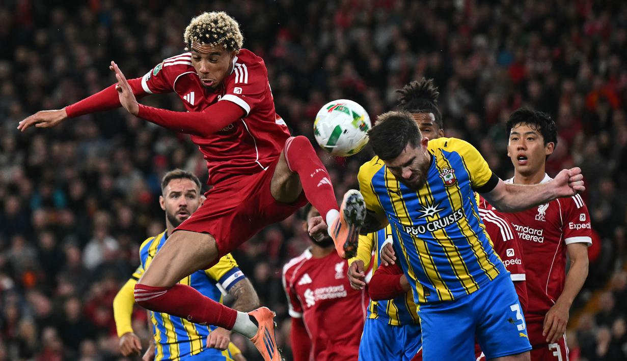 Ekitike berhasil melesatkan gol pada menit ke-85 setelah menerima umpan silang dari Federico Chiesa. (AFP/Paul Ellis)