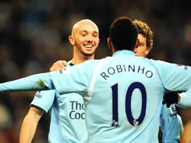 Manchester City&#039;s Stephen Ireland celebrates after scoring the fifth goal after a pass from Robinho during English Premier league match against Hull City at City of Manchester Stadium, on December 26, 2008. AFP PHOTO/ANDREW YATES