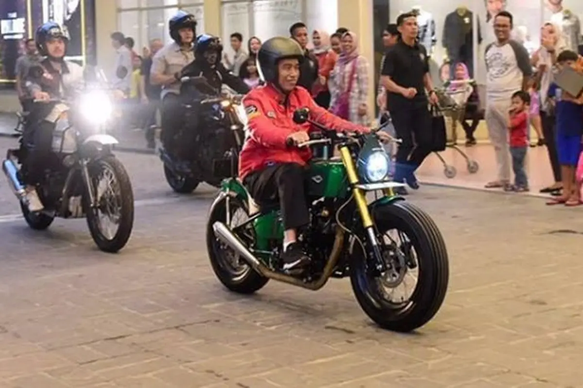 Lihat Gaya Jokowi dan Sang Anak Motoran (Instagram @jokowi)